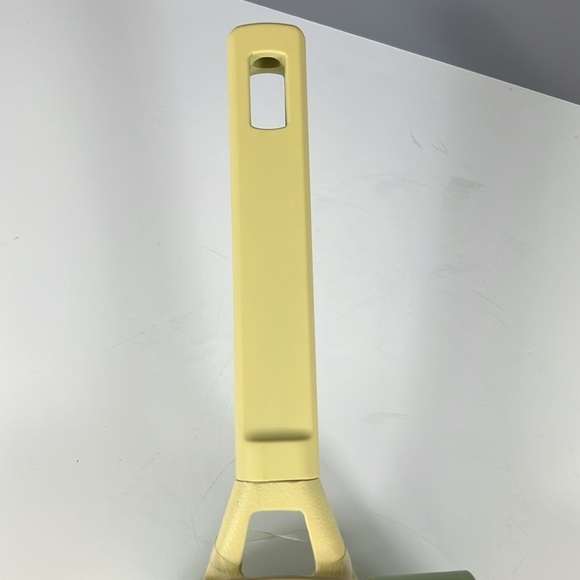 Authentic Kitchen Ceramic Nonstick 10.3” 2.6 QT Skillet Frying Pan Yellow NEW - Picture 4 of 9